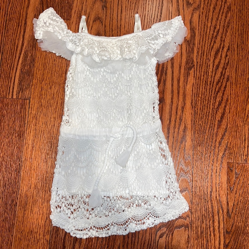 Beautiful boutique Ooh! La, La! Couture white cold shoulder dress- size 3T